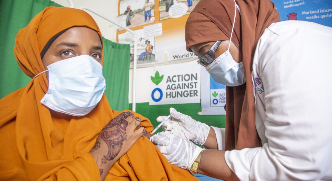 A nurse at Waberi Health Centre administering the second dose of COVID-19 vaccina jab to a young lady.