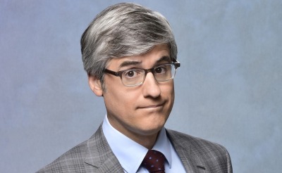 Mo Rocca headshot