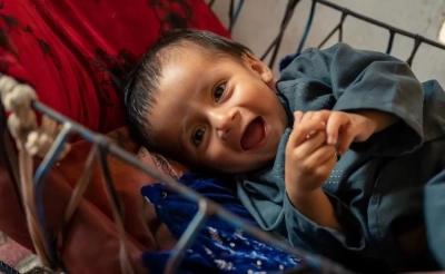 One-year-old Arfanullah, a beneficiary—now discharged—of ACF’s TFU in Kabul, plays in his swing cradle at a relative’s home where his family occupies a room in the Arzan Qimat neighbourhood in Afghanisthan.